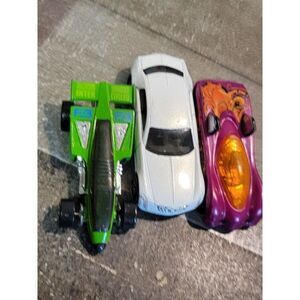 Hot Wheels 2003 Mattel race car white purple green toy figure